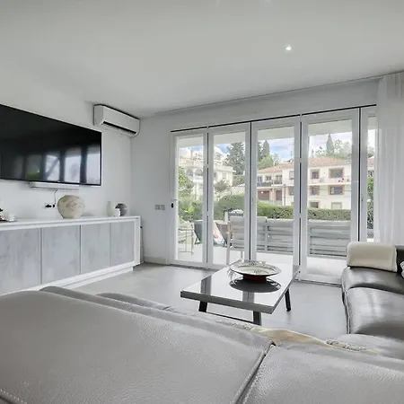 Beautiful 3 Bedroom Ground Floor - Nueva Andalucia Apartment Marbella