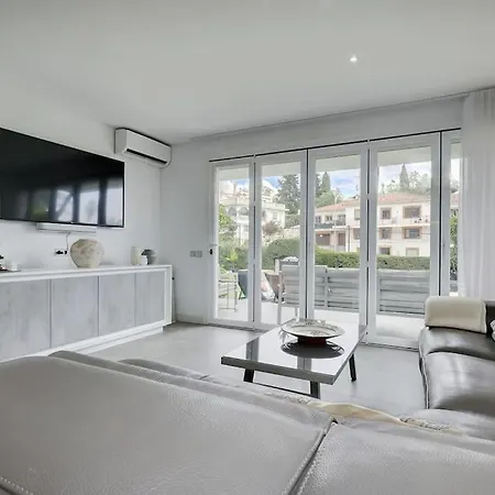 Apartment Beautiful 3 Bedroom Ground Floor - Nueva Andalucia *